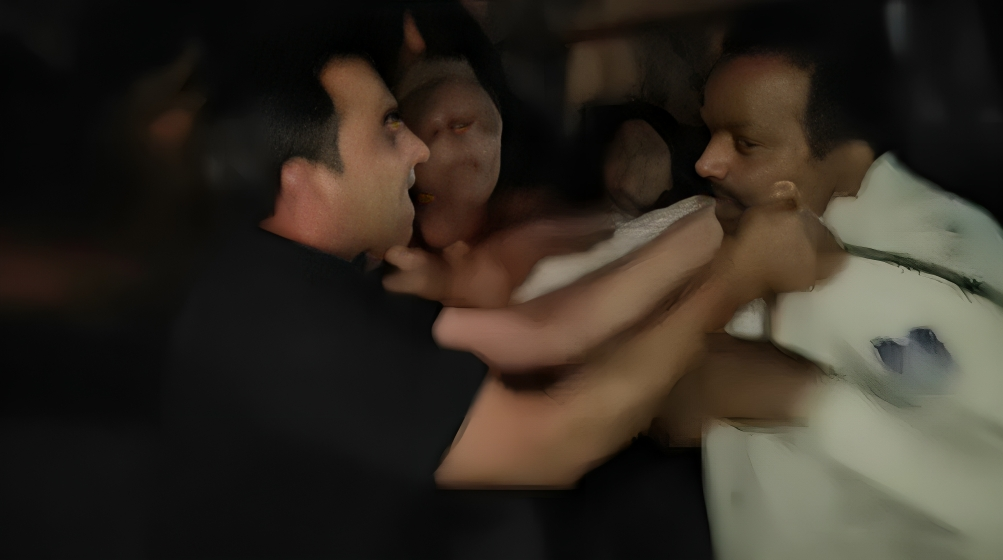 कानून से भी लंबे हो गए डॉक्टर के हाथ